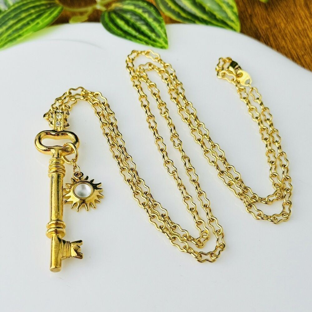 Vintage Avon Smithsonian Necklace Institution Key to The Castle 1996 24" 1178
